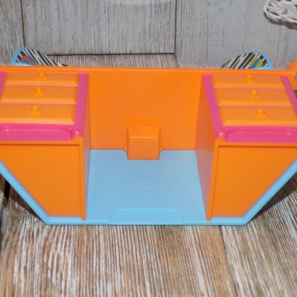 GROOVY GIRLS Small Toy Kitchen Playhouse Furniture * - Picture 7 of 8